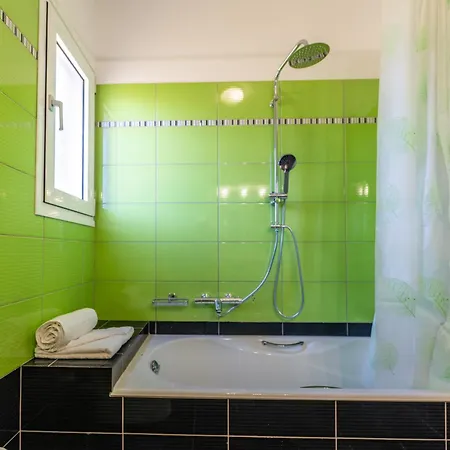 Villa Melina, 2' Drive To The Beach